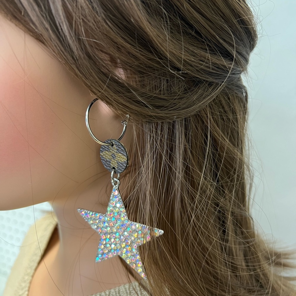 Earring - Picture 3 of 3